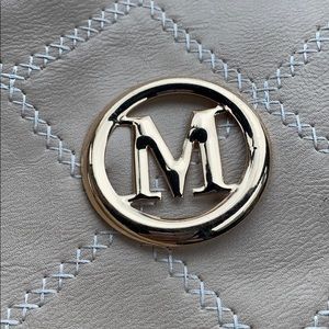 Meet your Posher, Bernice